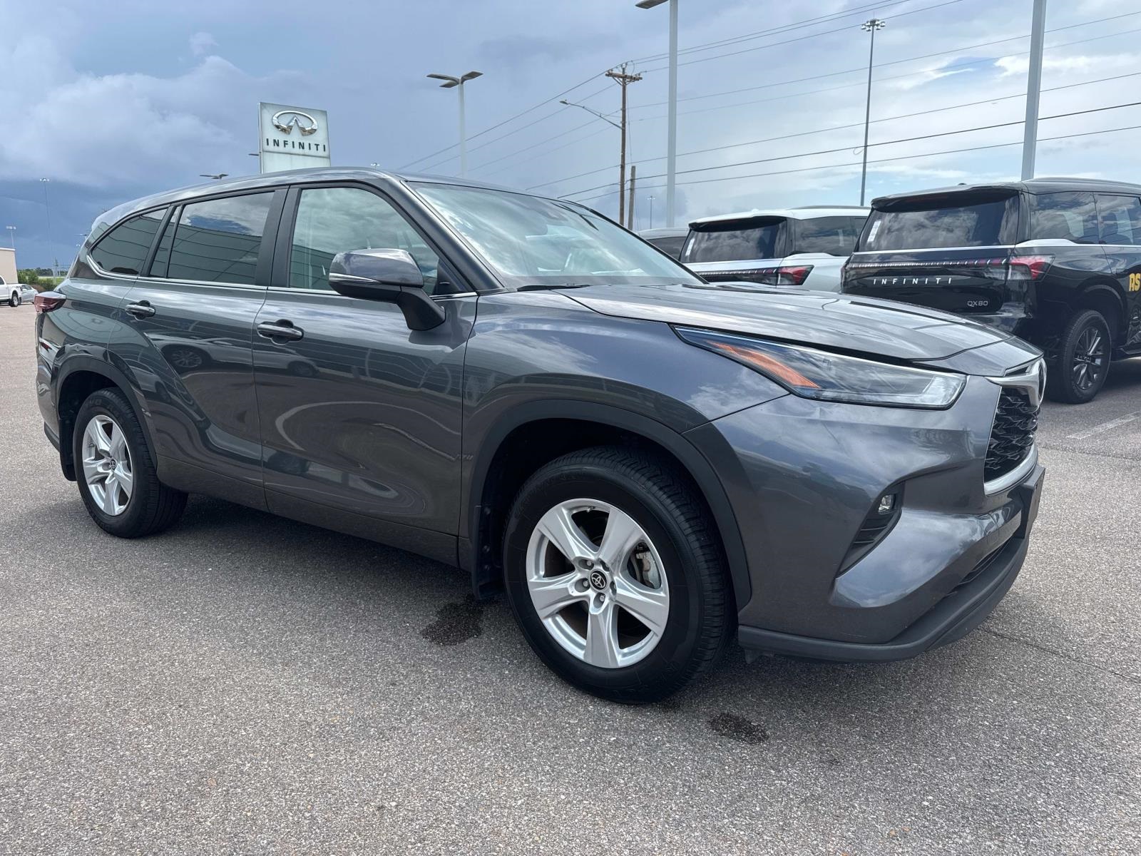 2024 Toyota Highlander LE photo 3