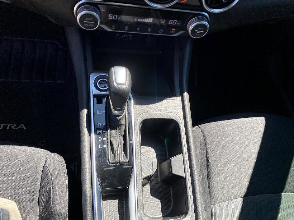 2020 Nissan Sentra SV photo 11