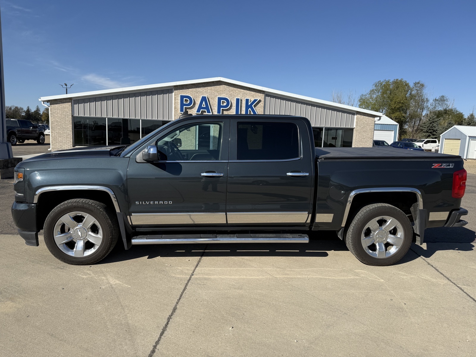 2017 Chevrolet Silverado 1500 LTZ photo 3