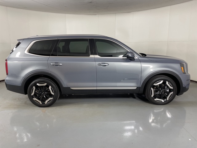 2025 Kia Telluride S photo 7