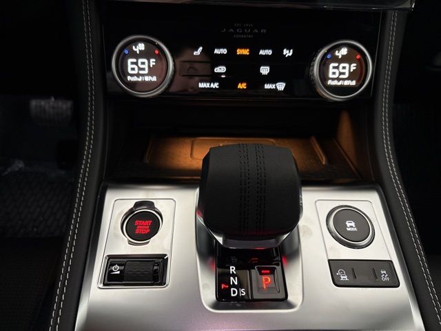 2025 Jaguar F-PACE P400 R-Dynamic S photo 19