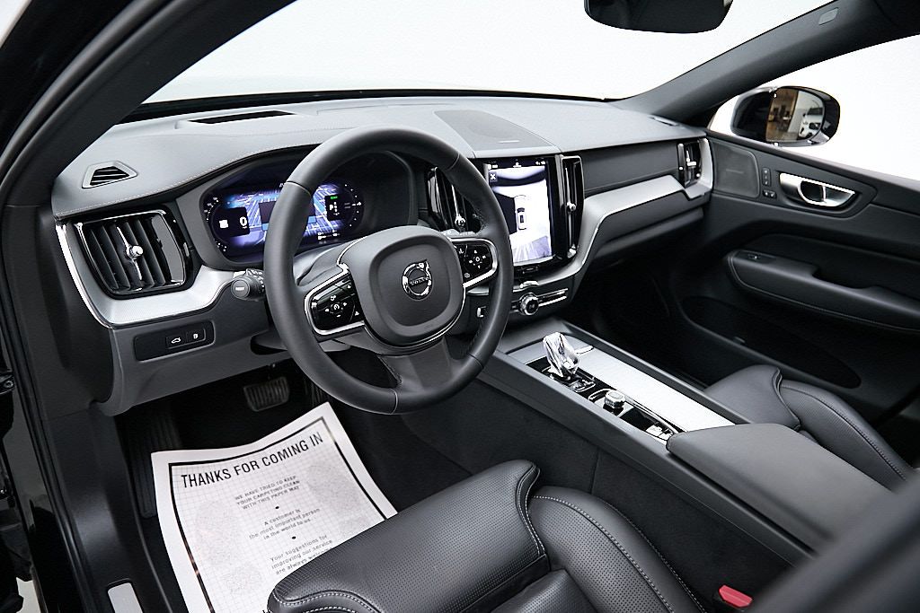 2024 VOLVO XC60 - Image 12