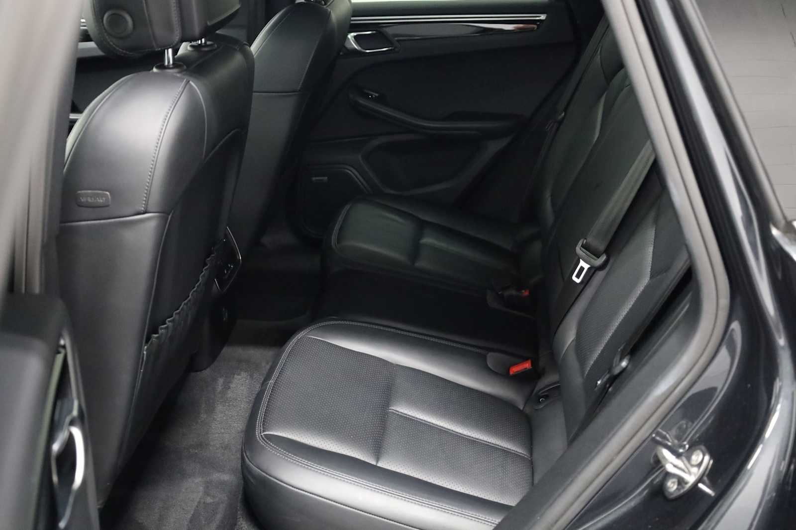 2018 Porsche Macan photo 34