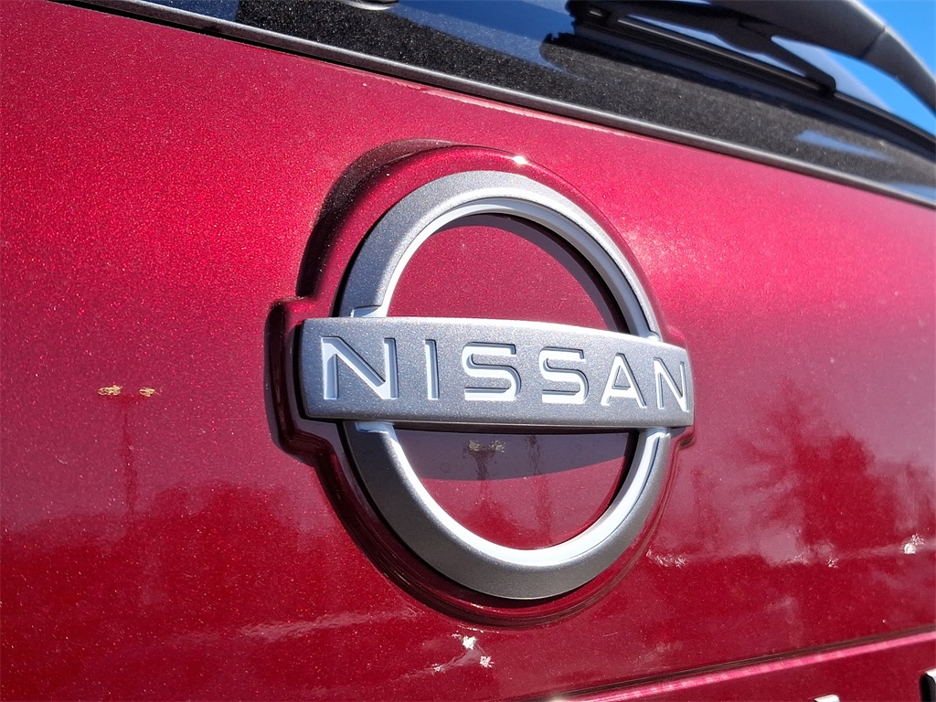 2025 Nissan Rogue Platinum photo 7