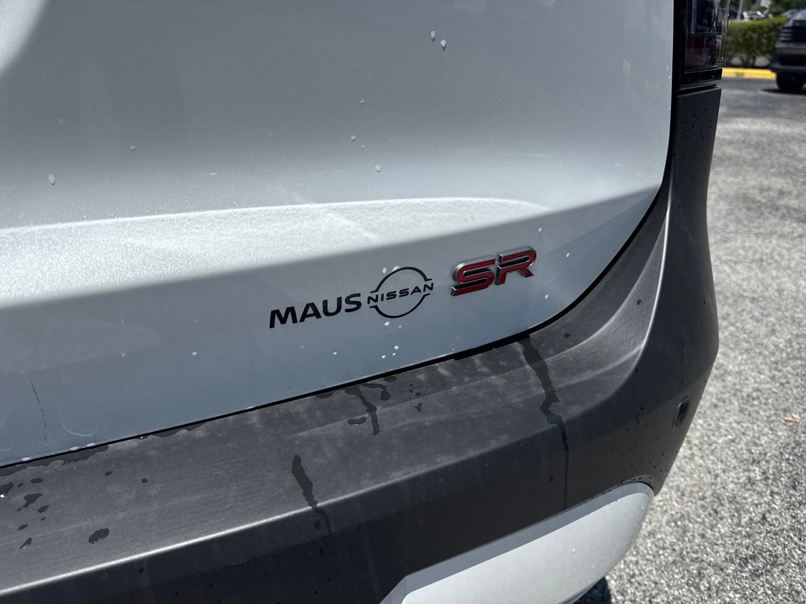 2025 Nissan Kicks SR photo 4