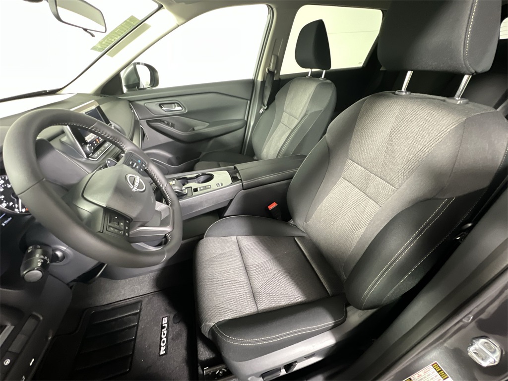 2026 Nissan Rogue SV photo 10