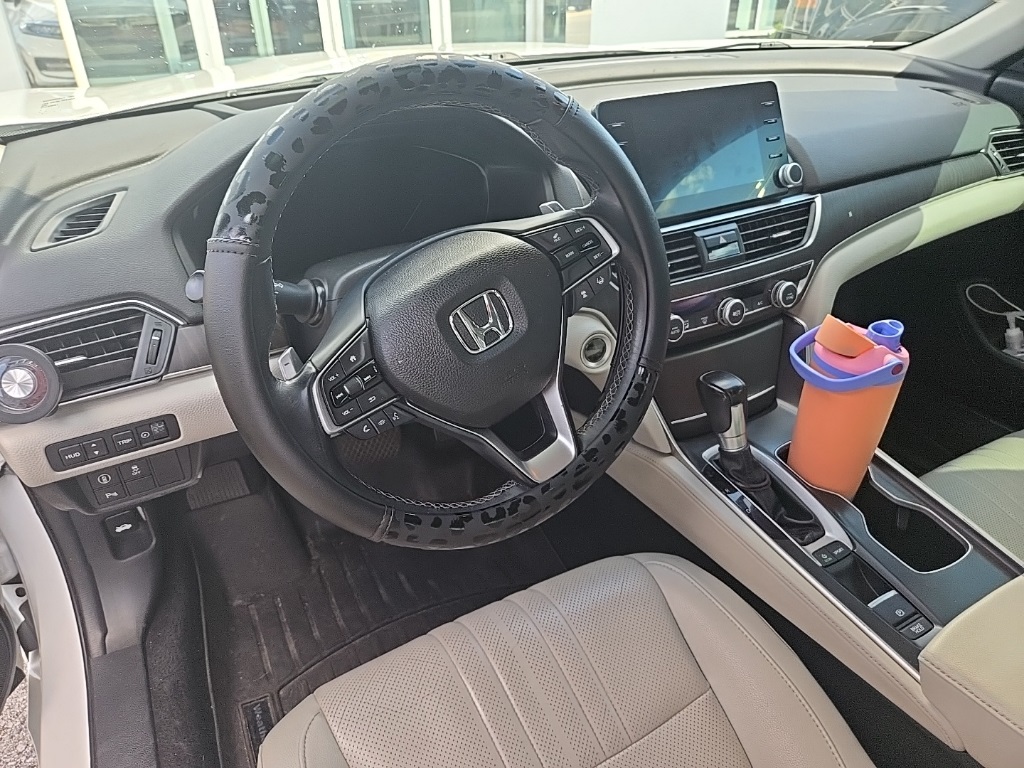 2018 Honda Accord Touring photo 3