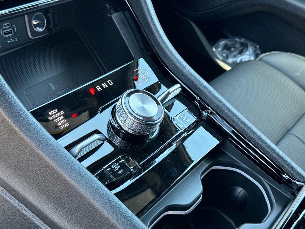 2025 Jeep Grand Cherokee Overland photo 27