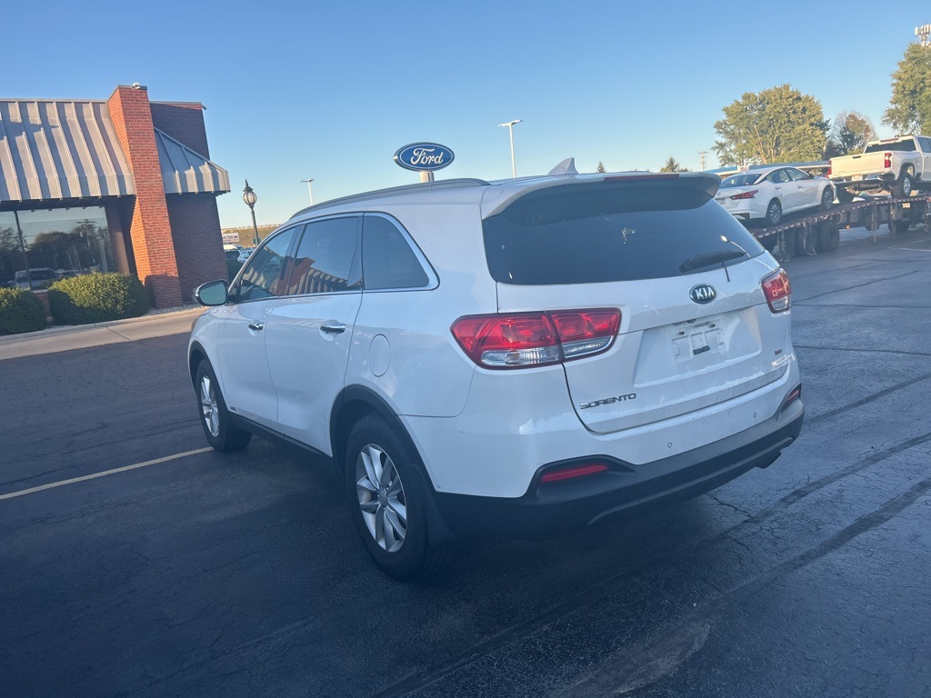 2016 Kia Sorento LX photo 2