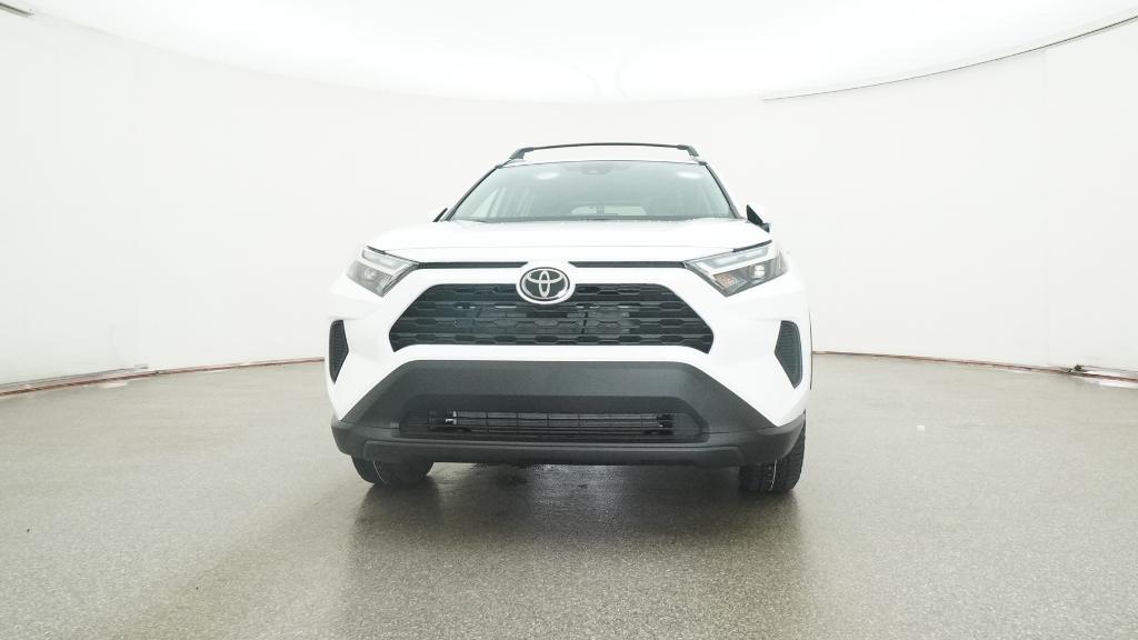 2025 Toyota RAV4 XLE photo 16