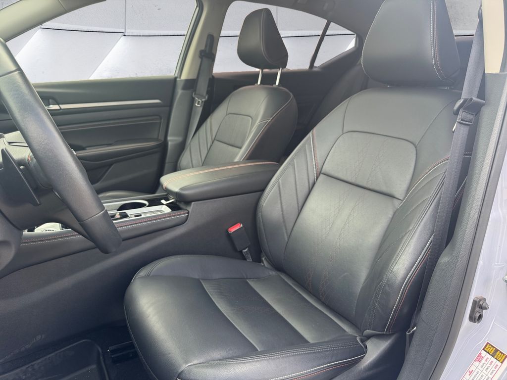 2023 Nissan Altima SR photo 8