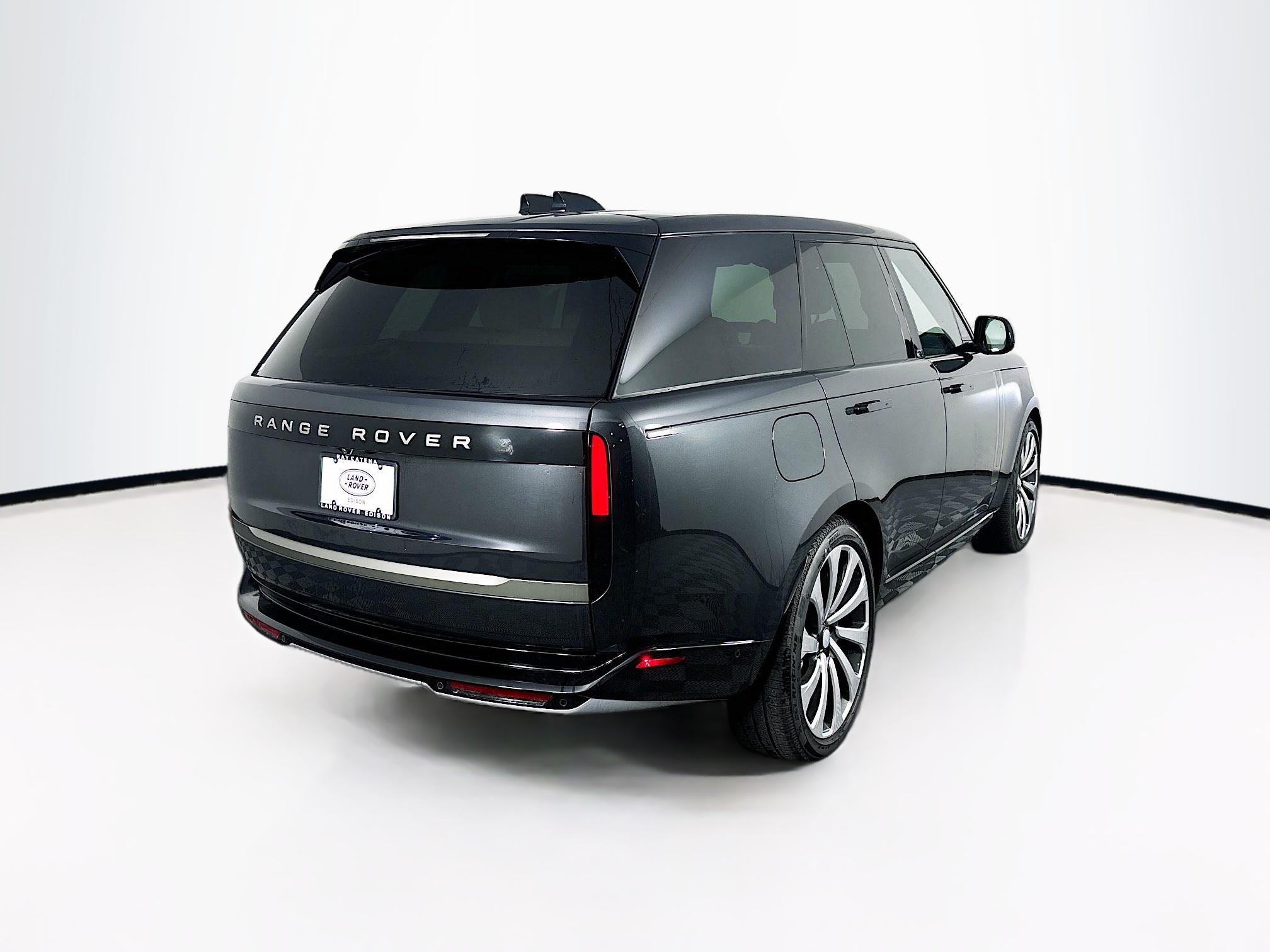 2025 Land Rover Range Rover SE photo 3