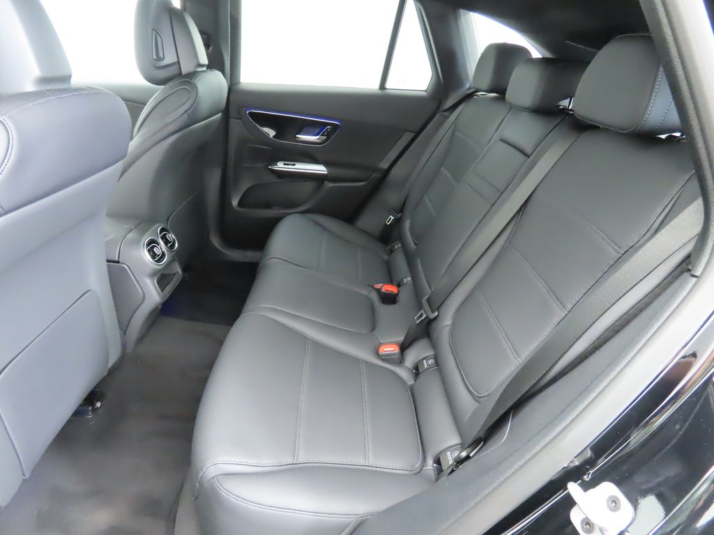 2025 Mercedes Benz GLC 300 photo 19