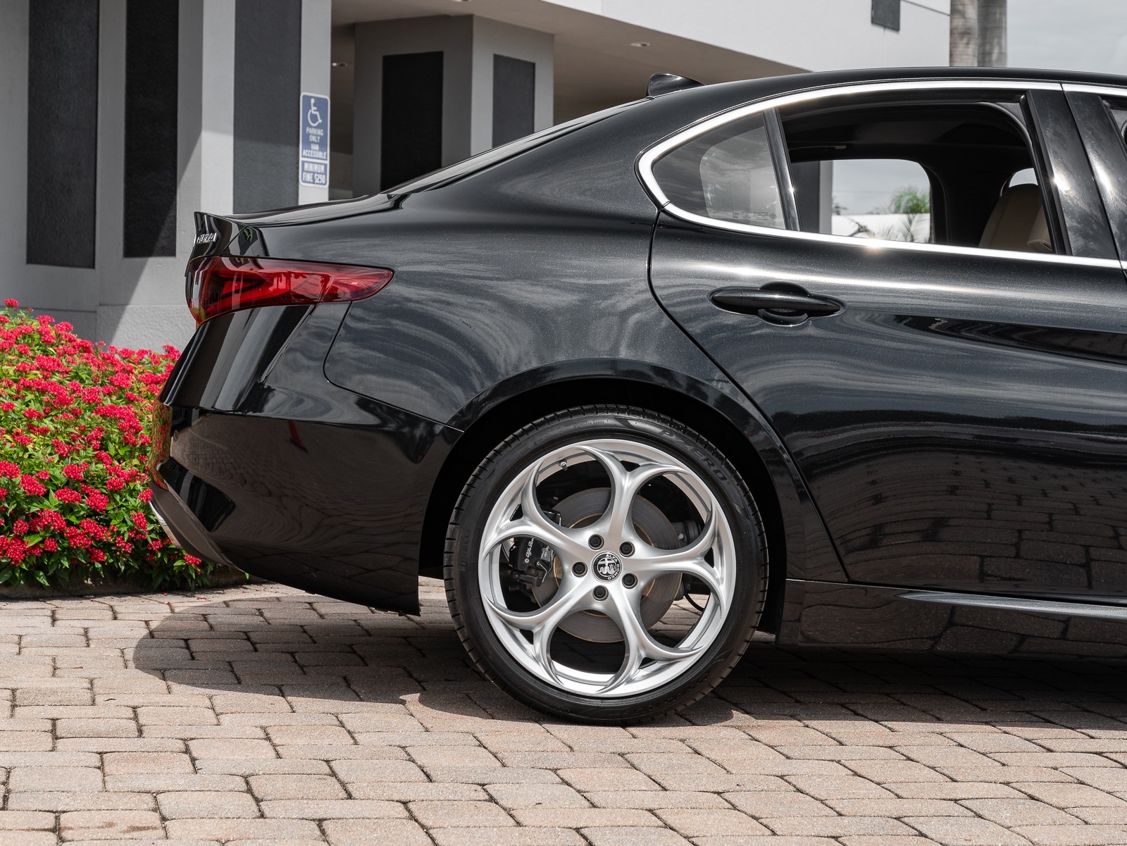 2023 Alfa Romeo Giulia Ti photo 12