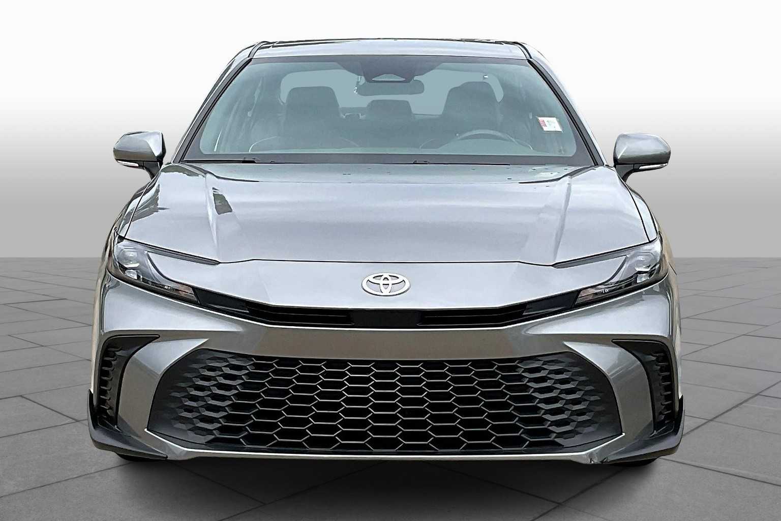 2025 Toyota Camry SE photo 3