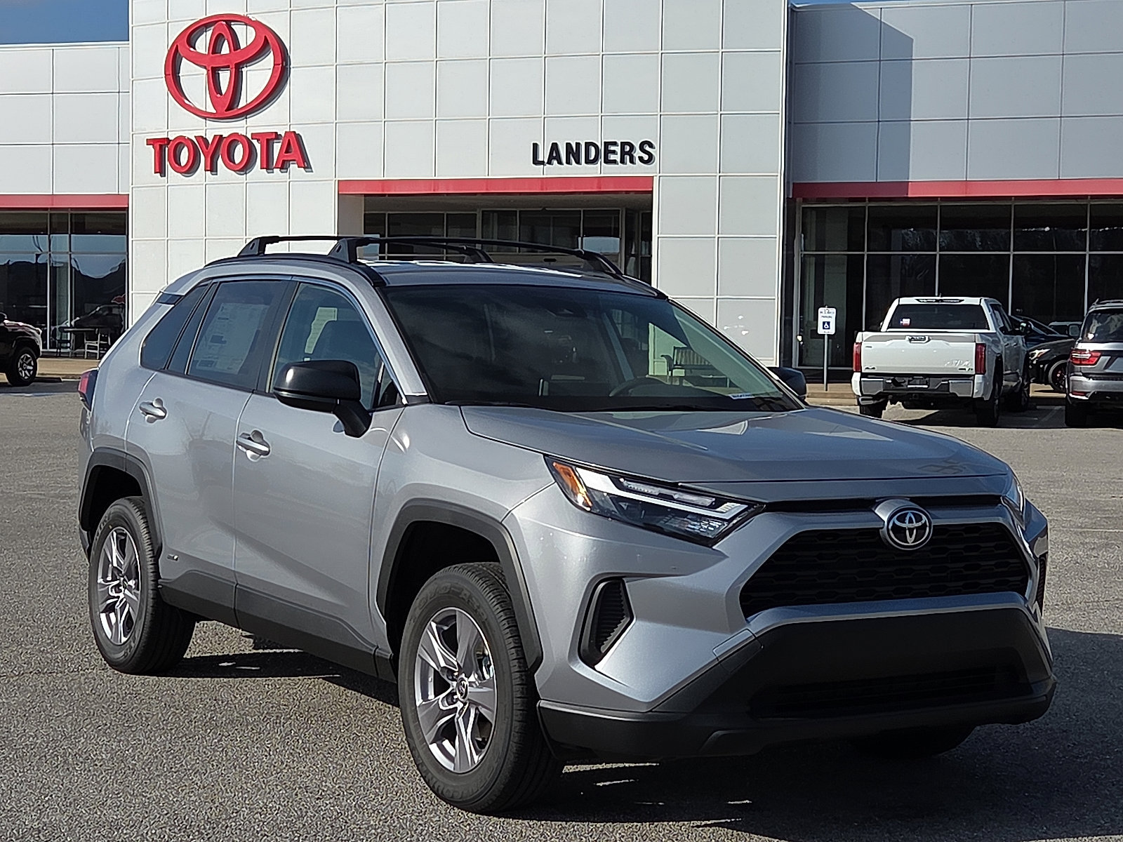 2025 Toyota RAV4 LE's photo