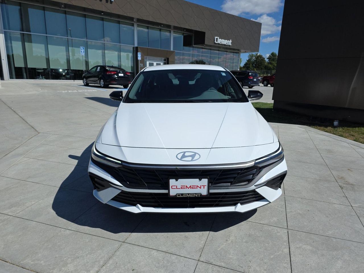 2025 Hyundai Elantra SEL Sport photo 2