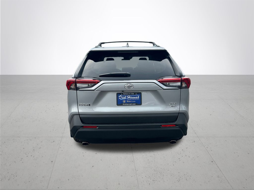2025 Toyota RAV4 XLE photo 8