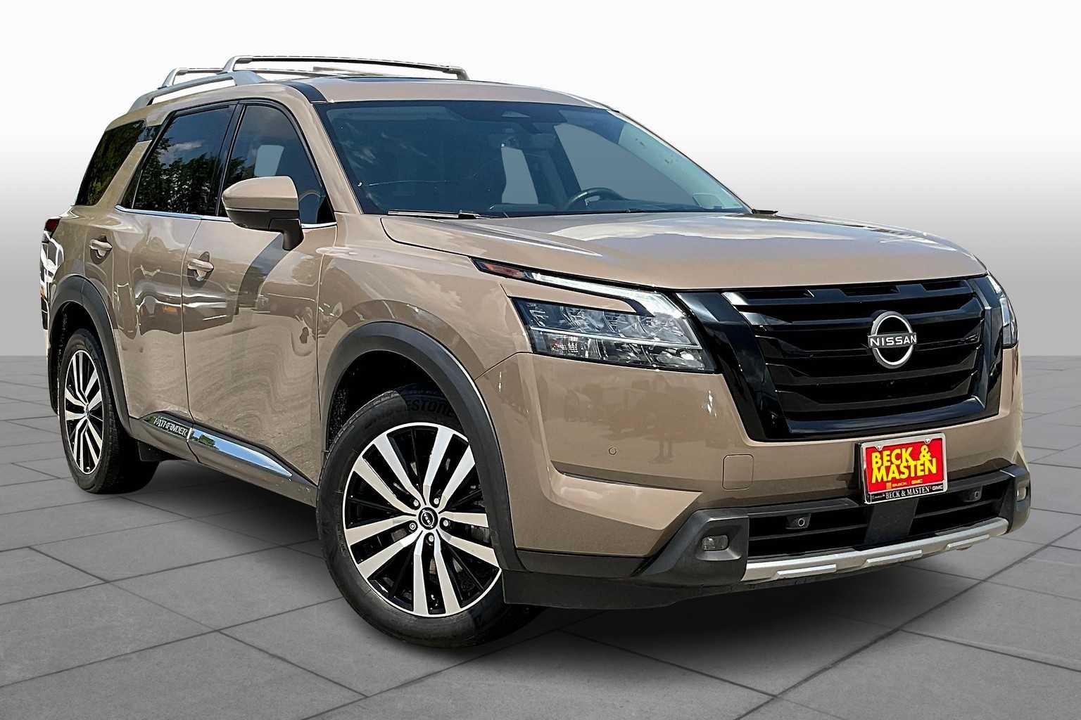 2023 Nissan Pathfinder Platinum photo 3
