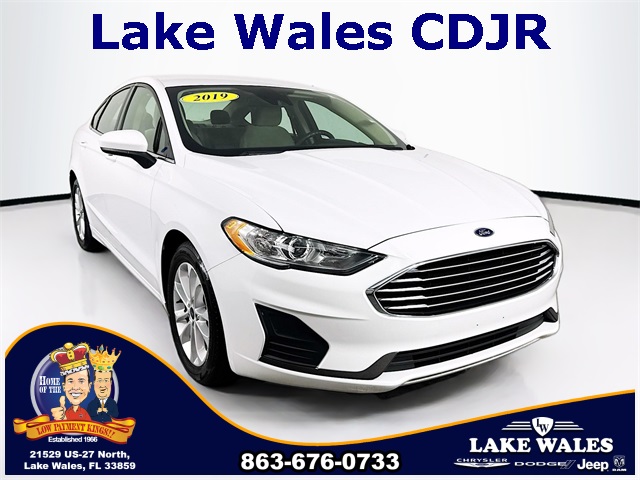 2019 Ford Fusion SE's photo