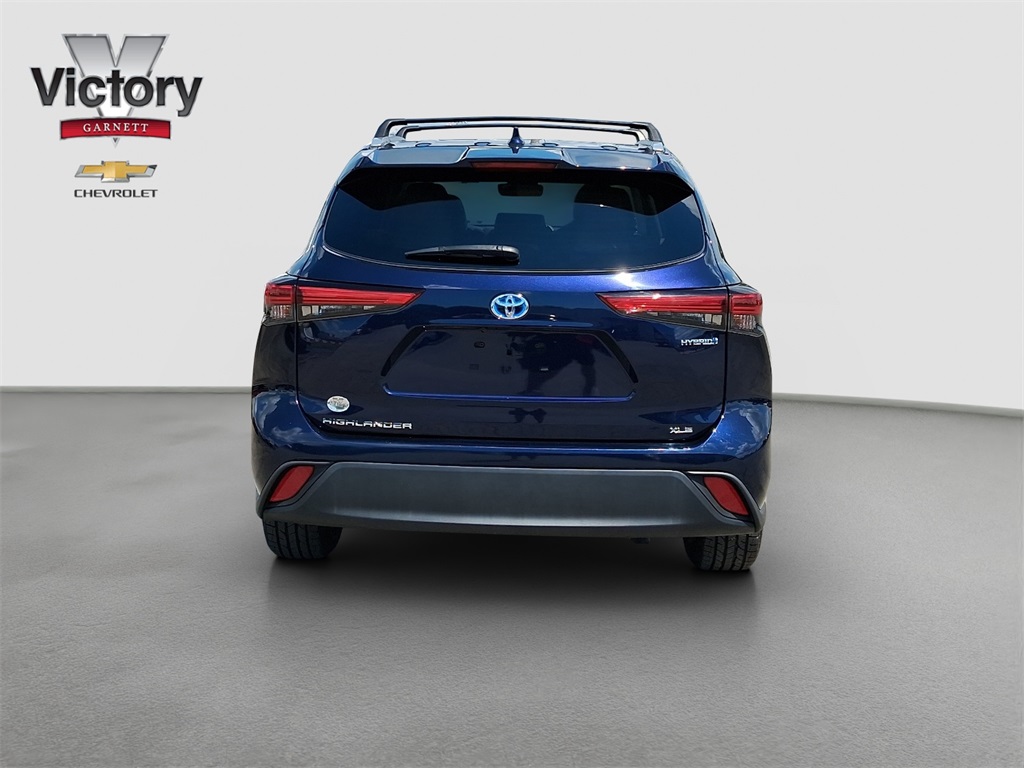 2022 Toyota Highlander Hybrid XLE photo 3