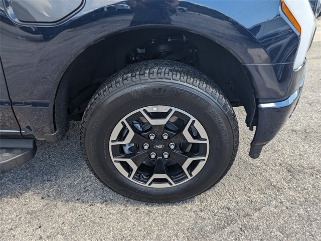 2023 Ford F-150 Lightning XLT photo 16