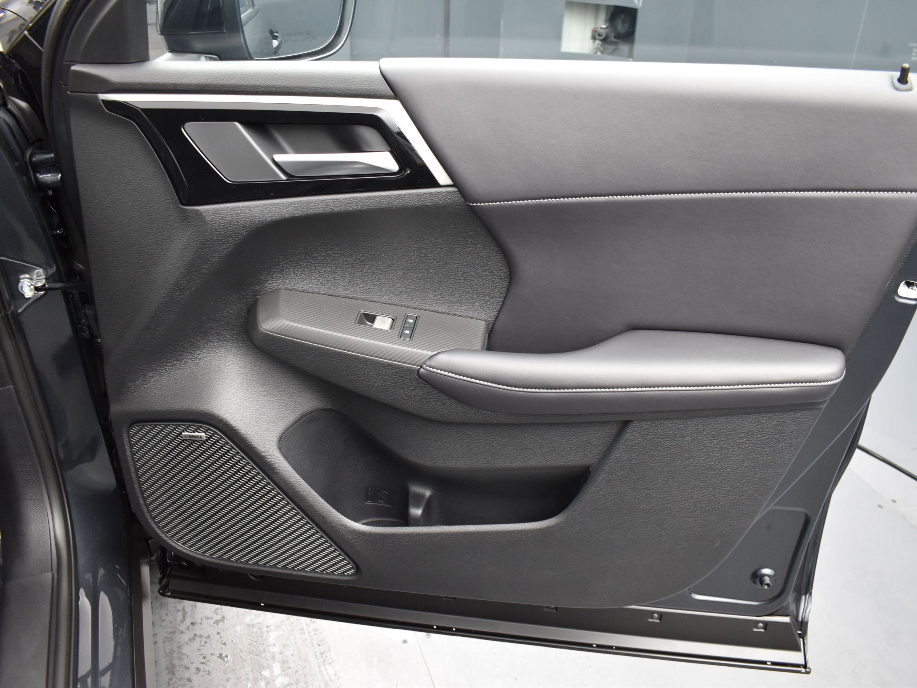 2025 Mitsubishi Outlander SE photo 4