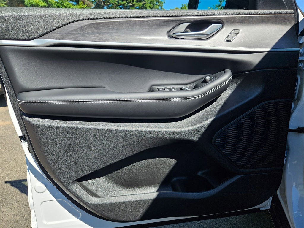 2025 Jeep Grand Cherokee Limited photo 9