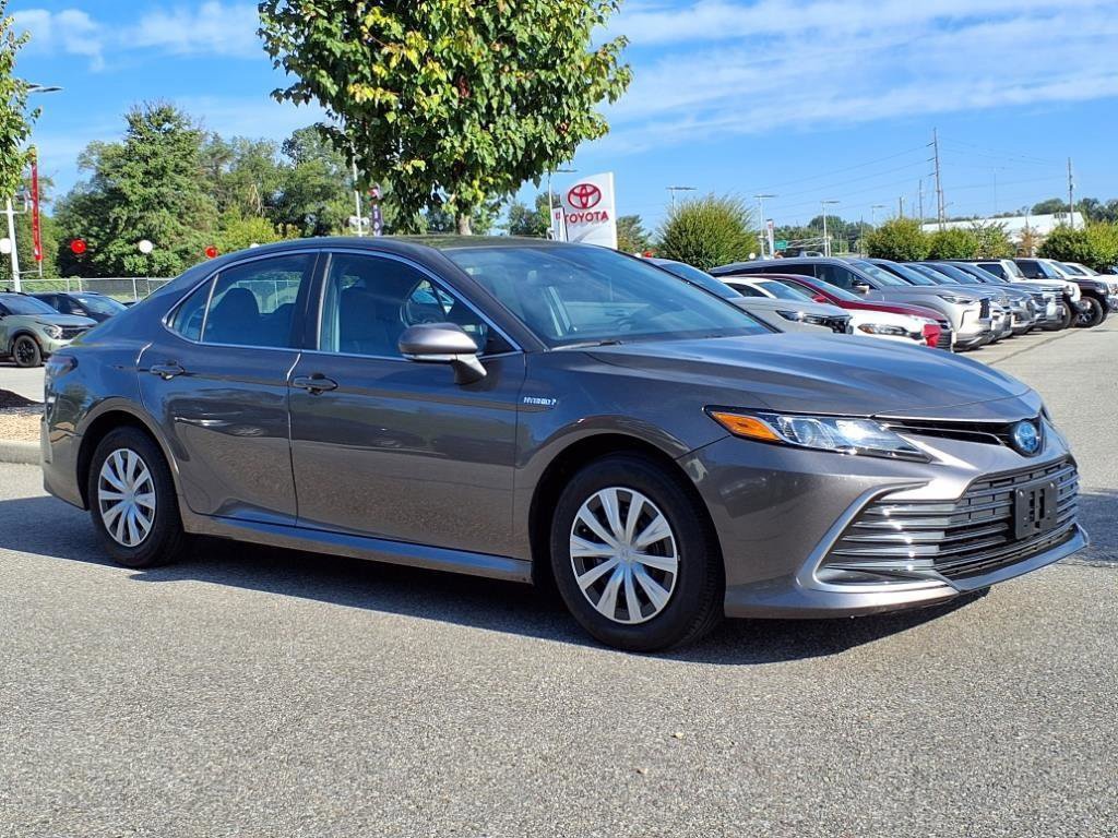 2021 Toyota Camry Hybrid LE photo 2