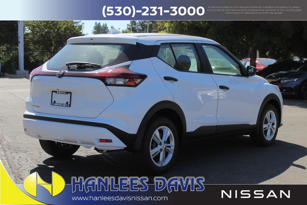 2025 Nissan Kicks Play S photo 2