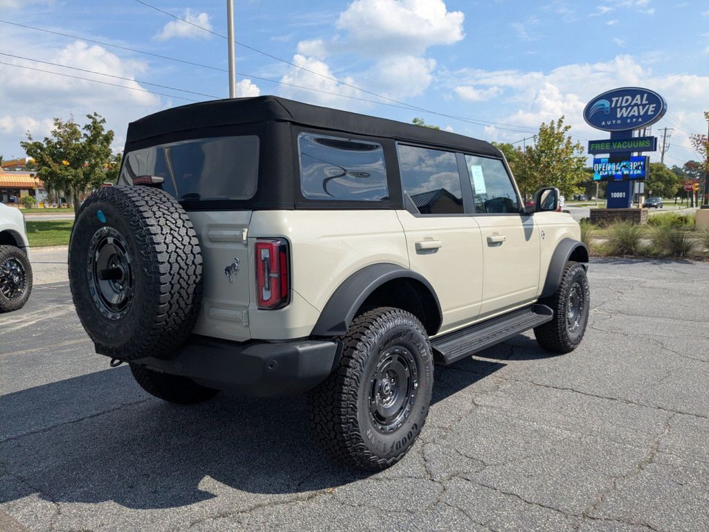 2025 Ford Bronco Outer Banks photo 4