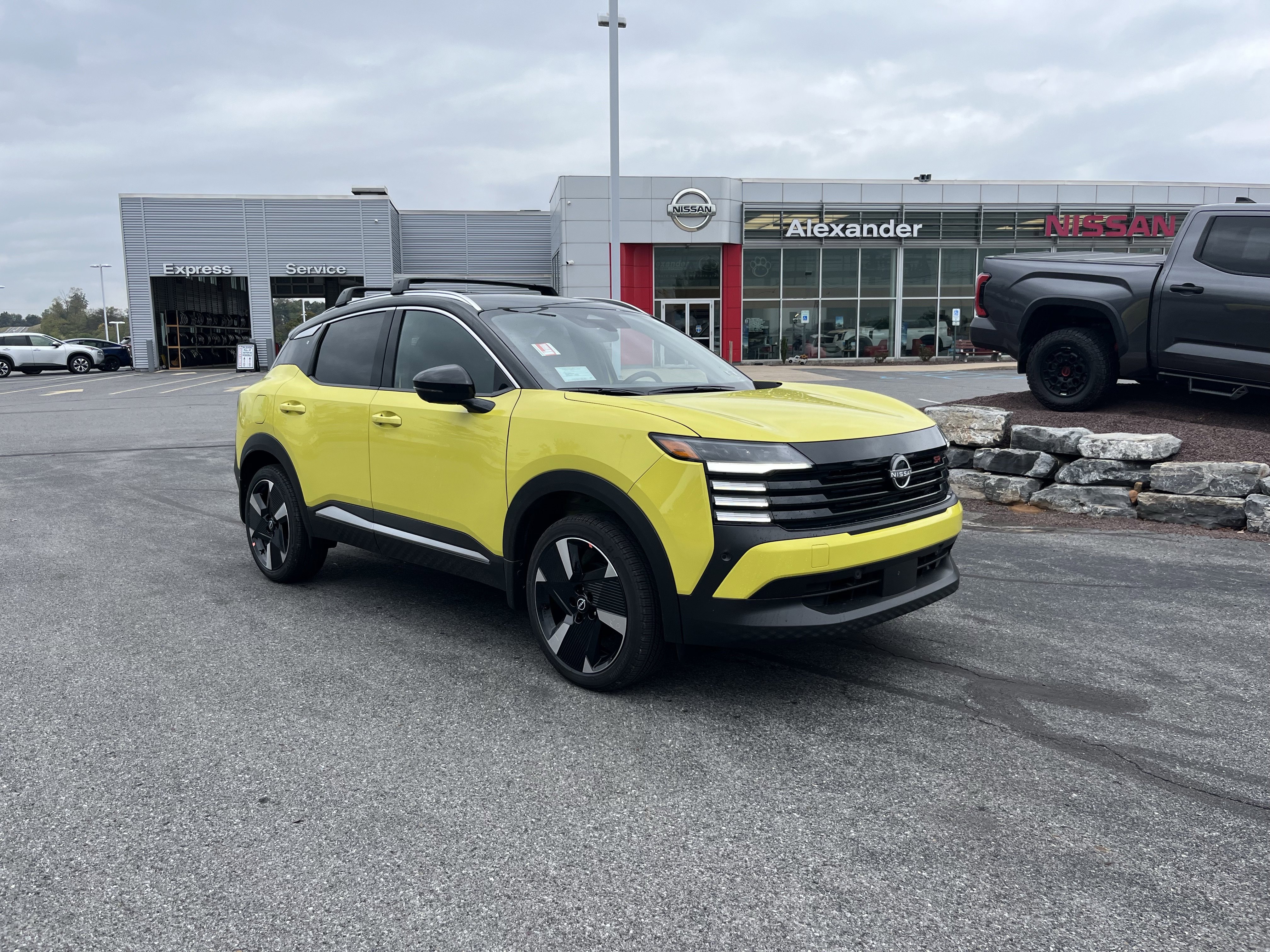 2026 Nissan KICKS SR AWD's photo