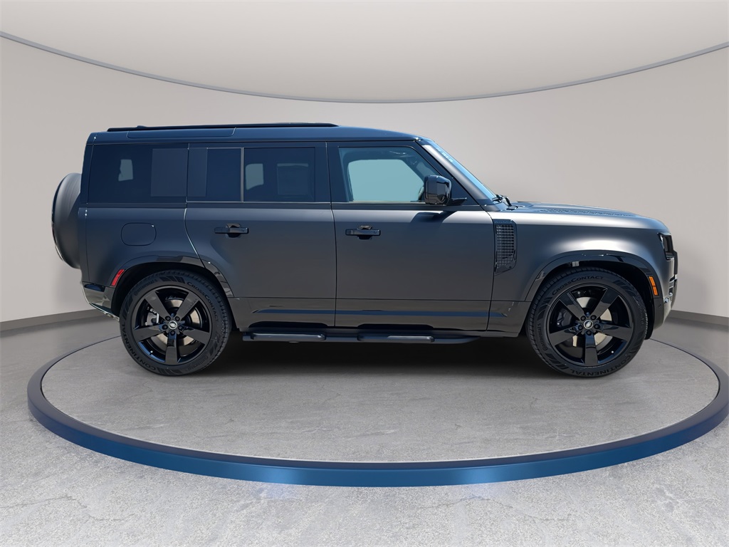 2025 Land Rover Defender 110 X-Dynamic SE photo 4