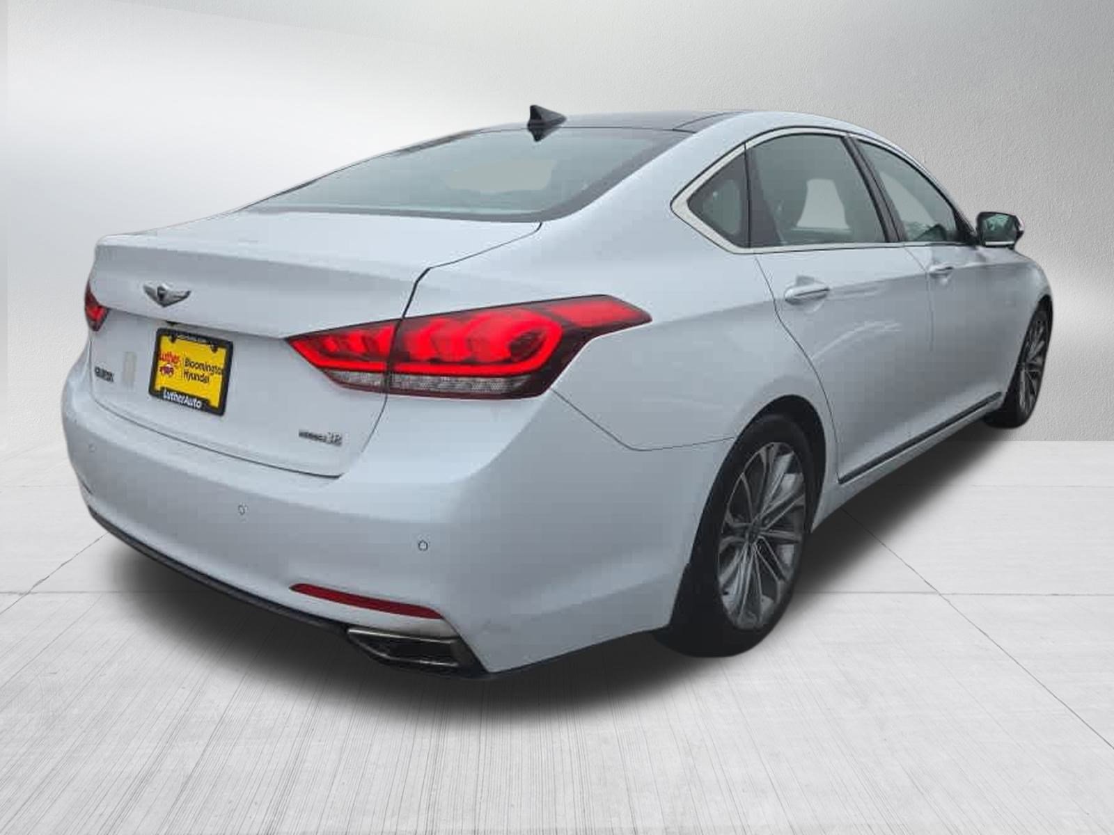 2015 Hyundai Genesis 3.8 photo 2