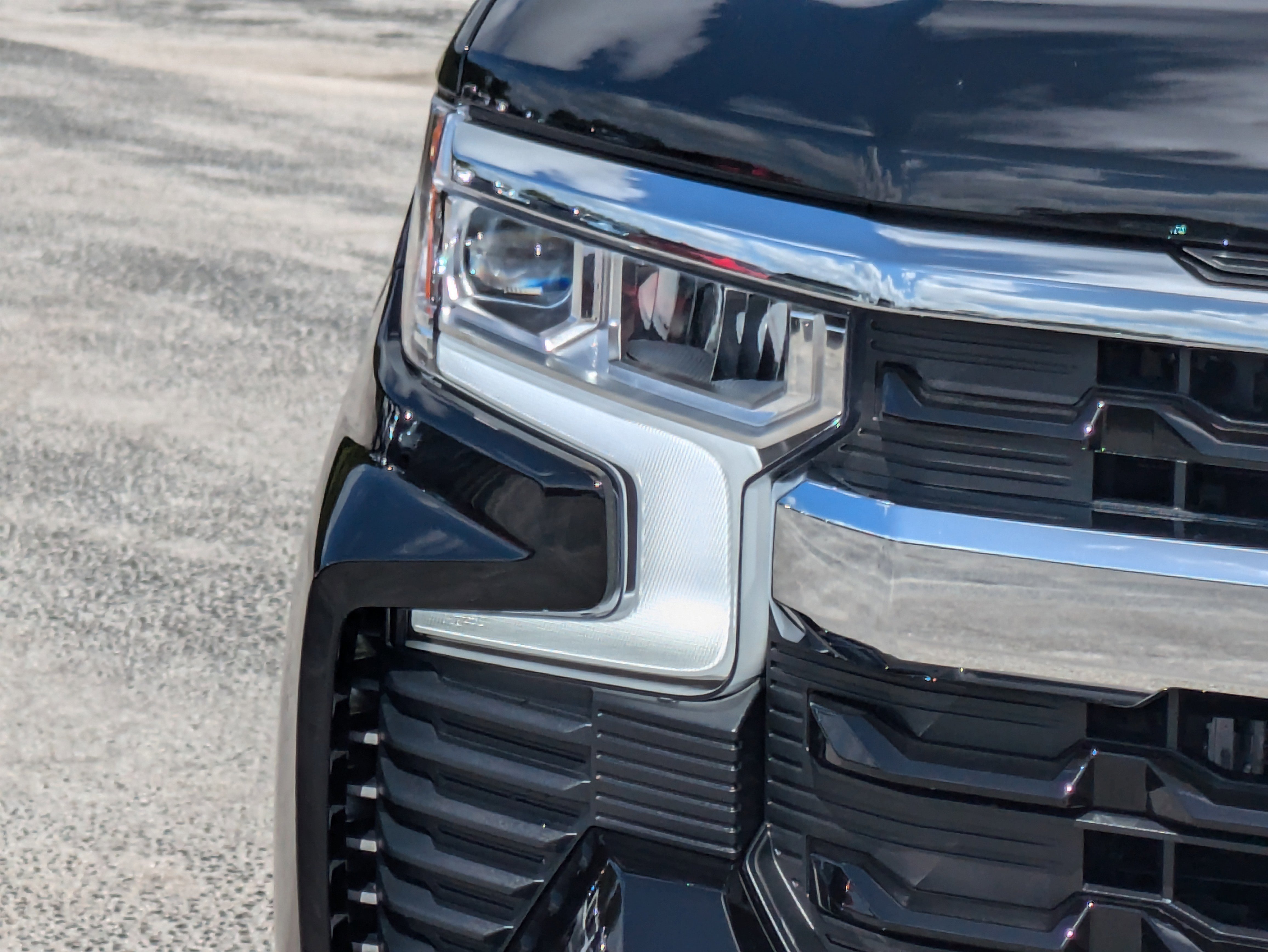 2026 Chevrolet Silverado 1500 LT photo 2