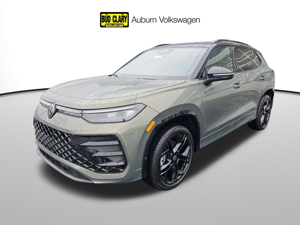 2025 Volkswagen Tiguan SE R-LINE BLACK's photo