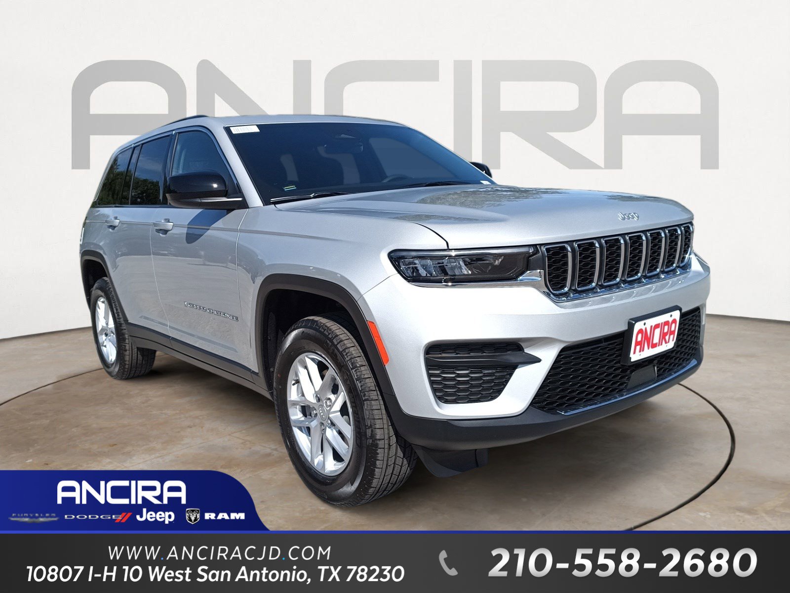 2025 Jeep Grand Cherokee Laredo's photo