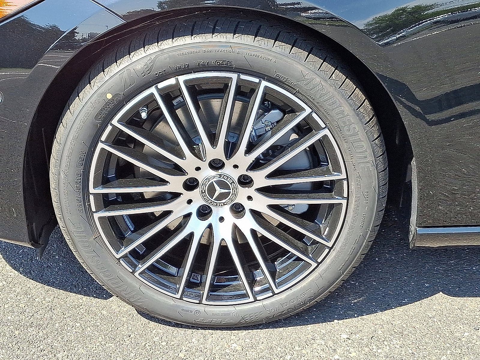 2025 Mercedes Benz C 300 4MATIC photo 3