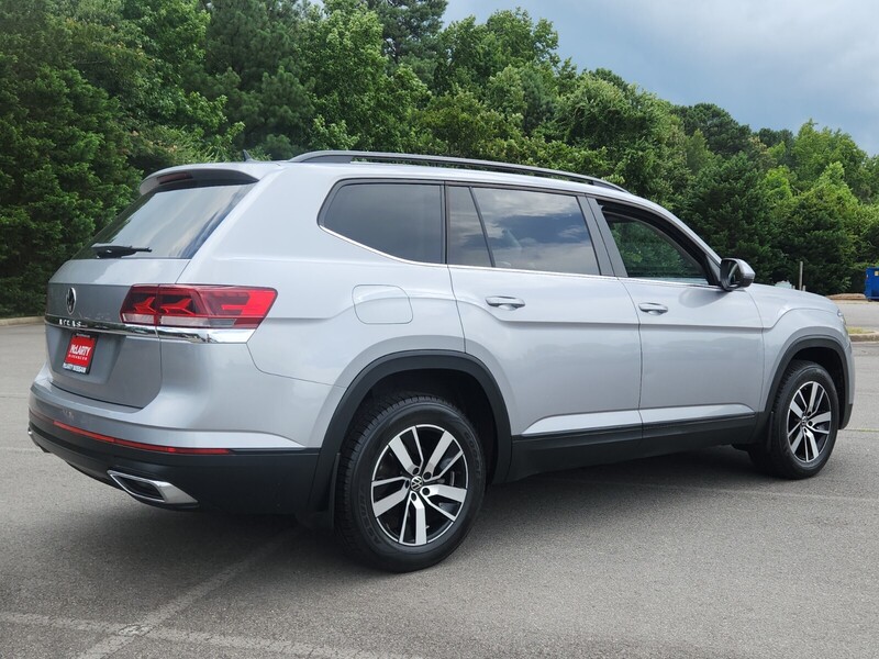 2022 Volkswagen Atlas SE photo 3