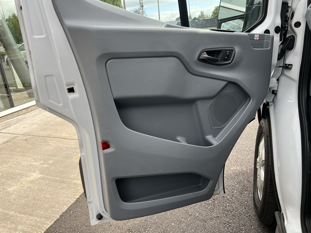 2019 Ford Transit Passenger XLT photo 3