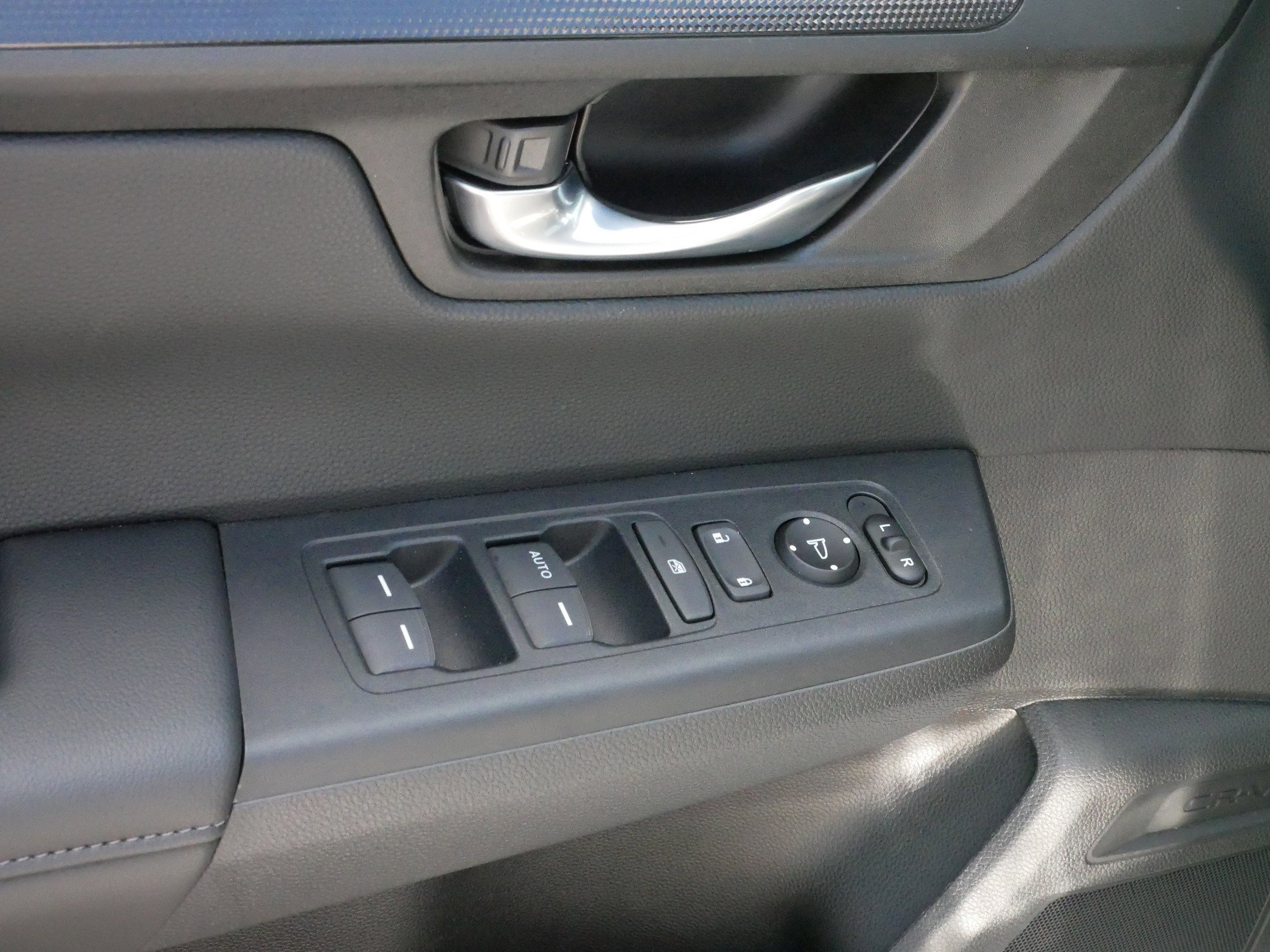 2025 Honda CR-V LX photo 19