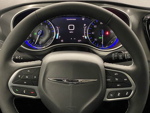 2025 Chrysler Pacifica photo 17