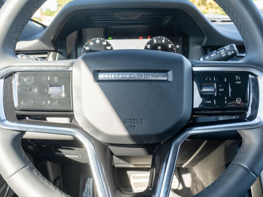 2025 Land Rover Discovery Sport SE photo 14