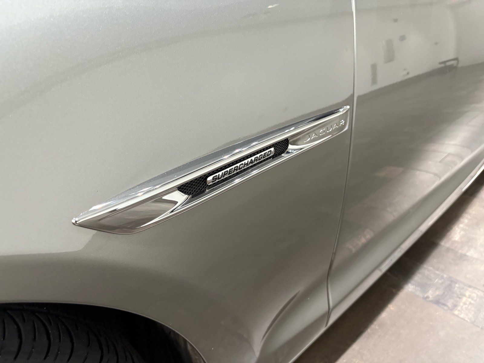 2017 Jaguar XJ L Supercharged photo 6