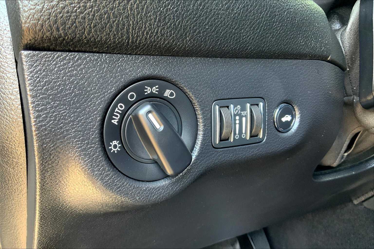2023 Dodge Challenger SXT photo 32