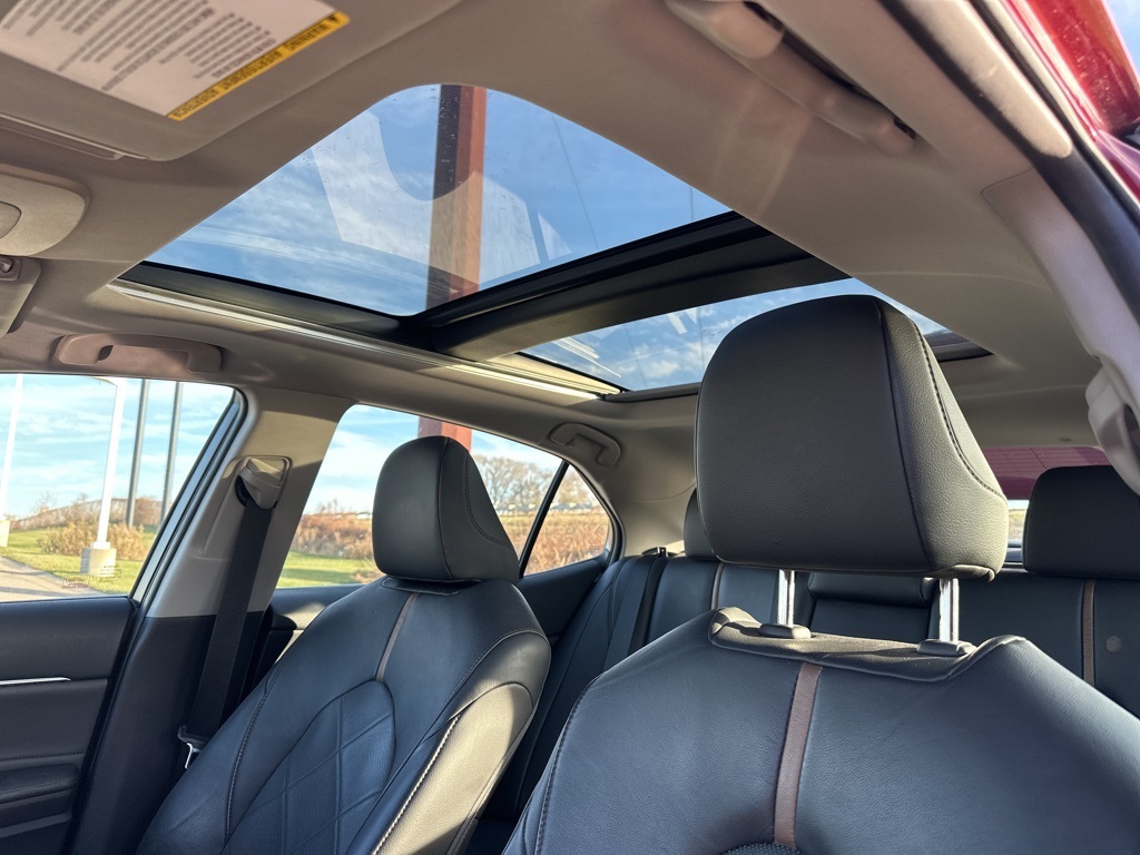 2018 Toyota Camry XLE photo 3