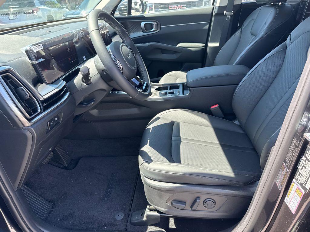 2025 Kia Sorento EX photo 8