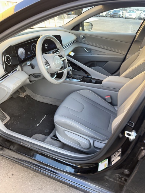 2024 Hyundai Elantra SEL photo 6