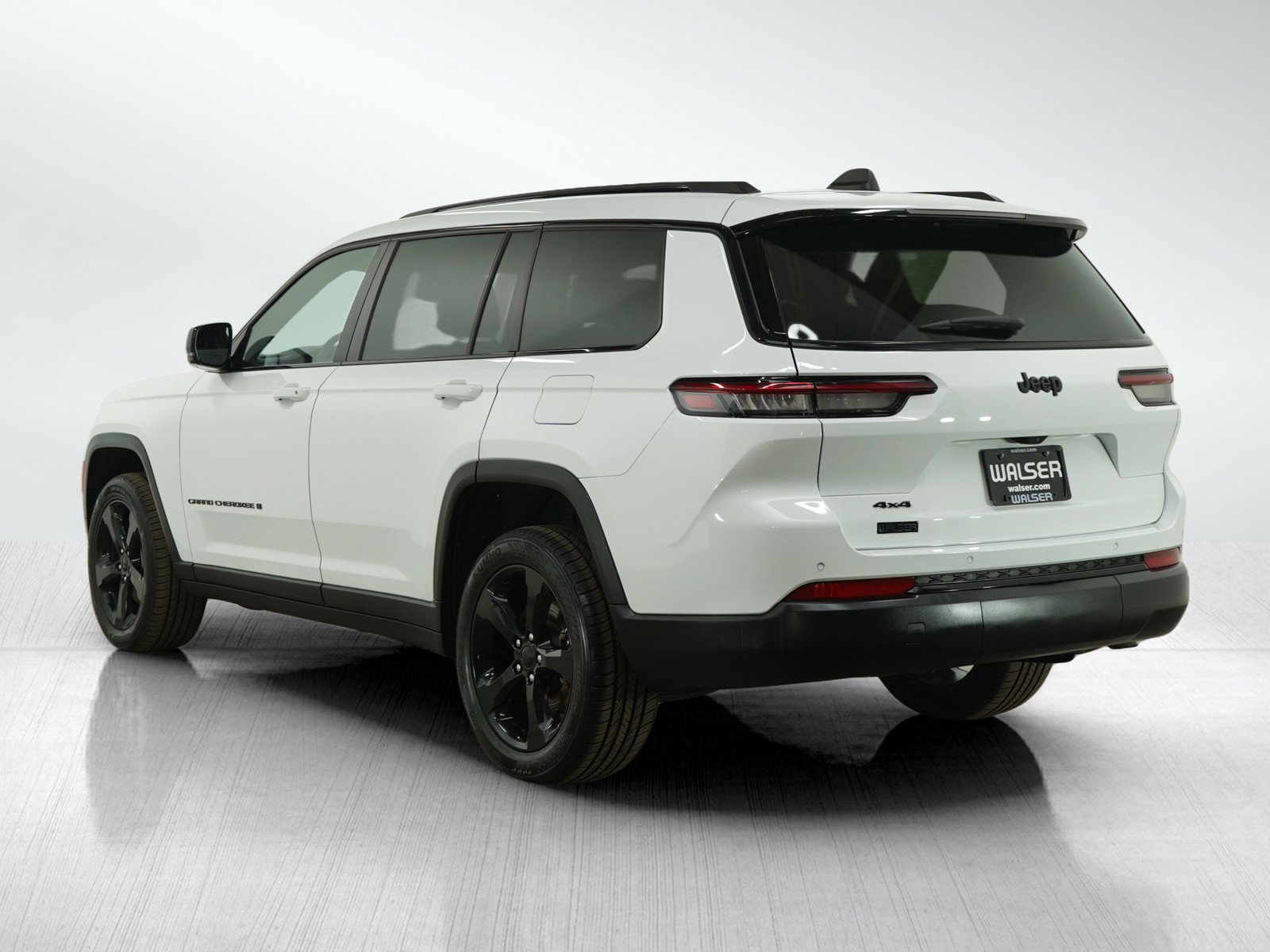 2023 Jeep Grand Cherokee Laredo Altitude photo 3