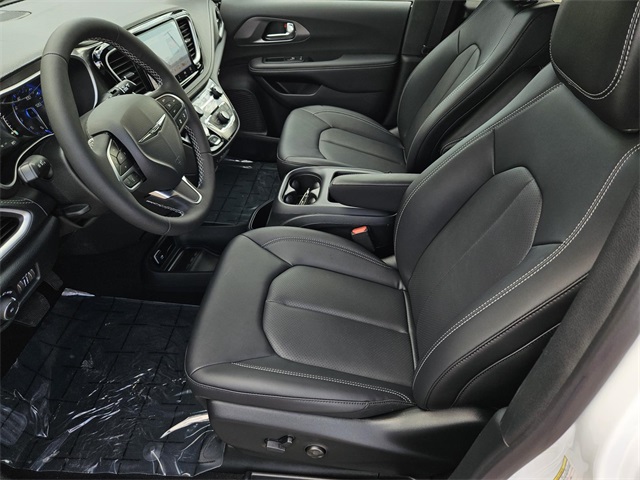 2025 Chrysler Pacifica photo 8